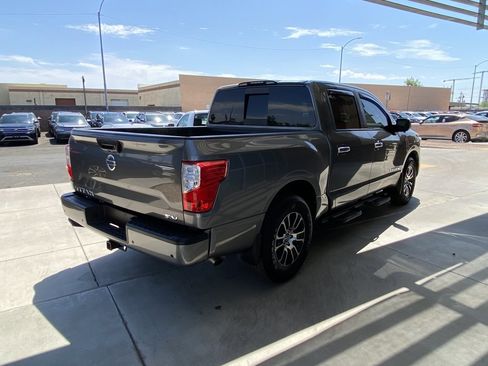 Used 2021 Nissan Titan SV w/ Accessory Utility Package image 5