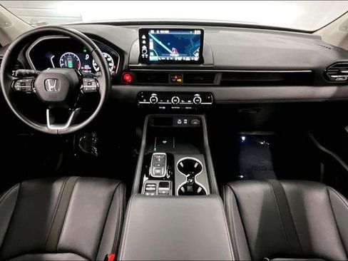Used 2025 Honda Pilot Touring image 18