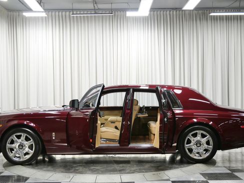 Used 2010 Rolls-Royce Phantom Sedan image 22