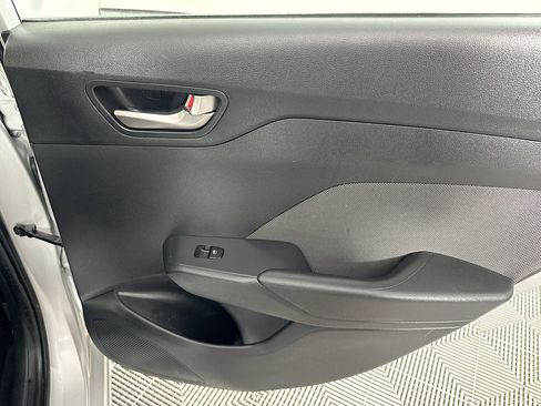 Used 2021 Hyundai Accent Limited image 43