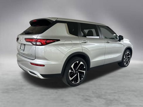 Used 2024 Mitsubishi Outlander SE FWD image 3