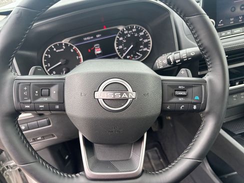 Used 2025 Nissan Rogue SV FWD image 29