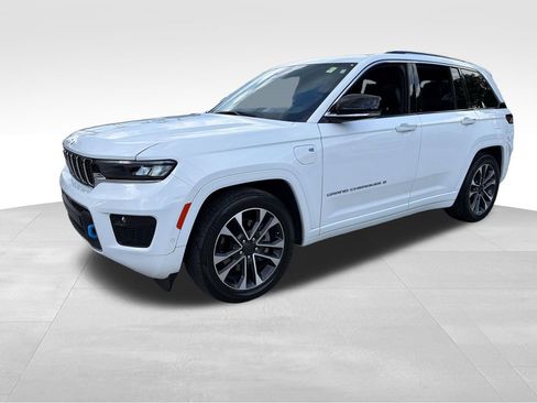Used 2023 Jeep Grand Cherokee Overland AWD/4WD image 3