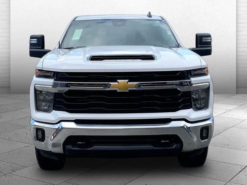 Used 2025 Chevrolet Silverado 2500 LT AWD/4WD image 2
