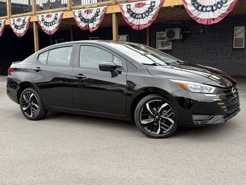 Used 2024 Nissan Versa SR image 2