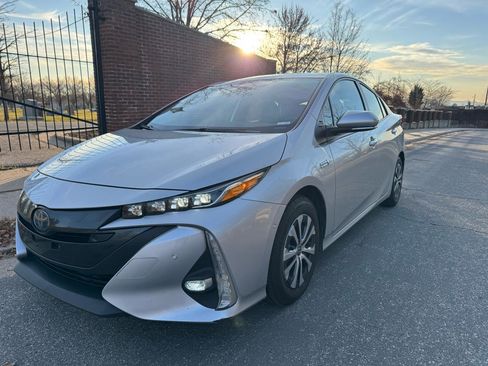 Used 2021 Toyota Prius Prime Limited image 1