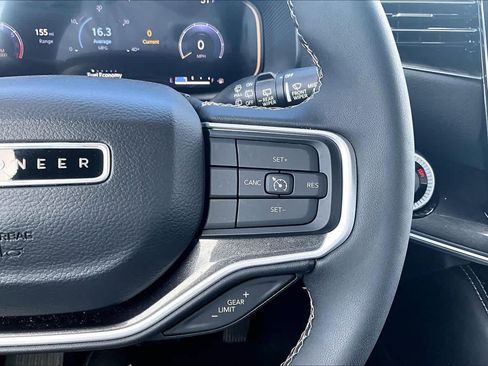 Used 2023 Jeep Wagoneer L 4WD image 21