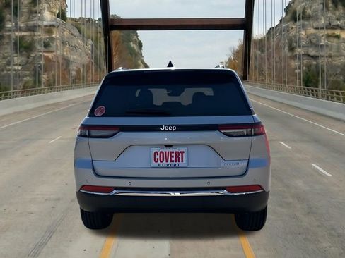 New 2026 Jeep Grand Cherokee Laredo RWD image 9