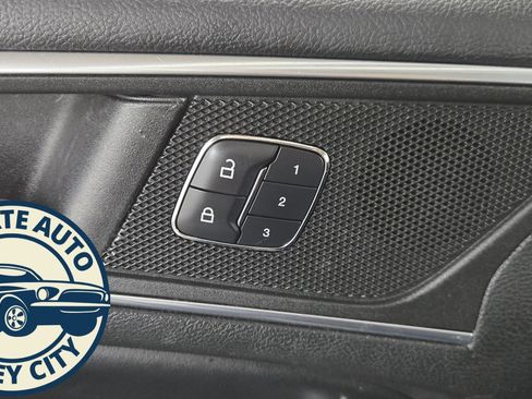 Used 2015 Ford Edge Titanium image 31