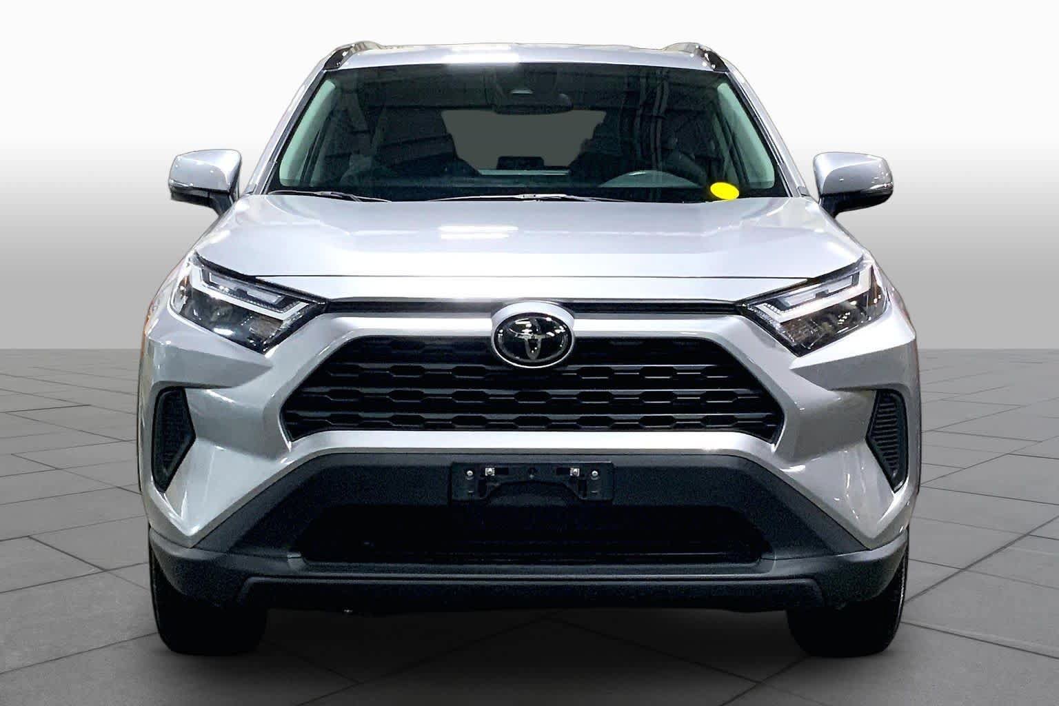 Used 2025 Toyota RAV4 XLE AWD/4WD image 4