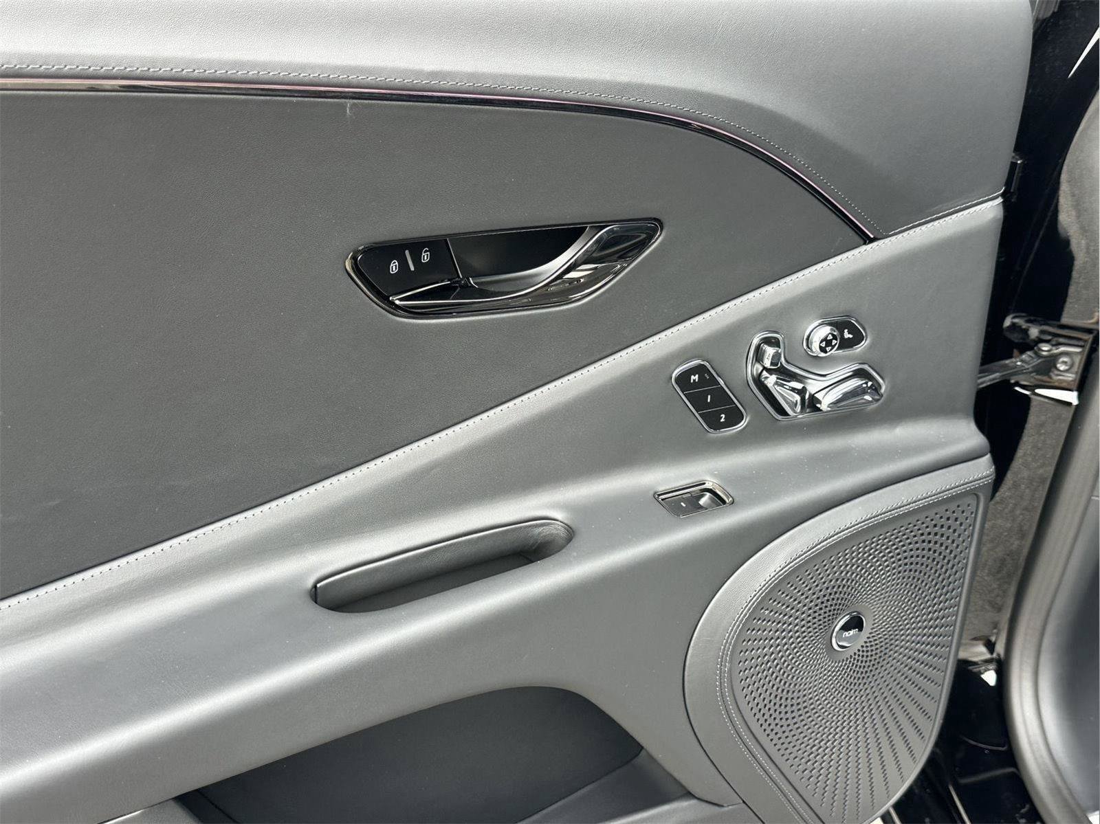 New 2026 Bentley Flying Spur V8 AWD/4WD image 29