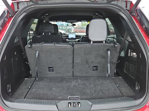 Used 2020 Ford Explorer XLT w/ Equipment Group 202A image 6