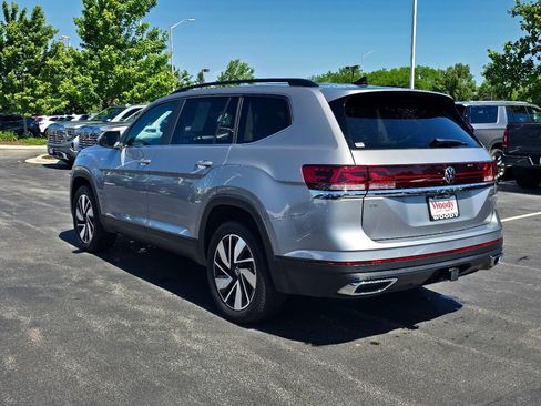 Used 2024 Volkswagen Atlas SE AWD/4WD image 9