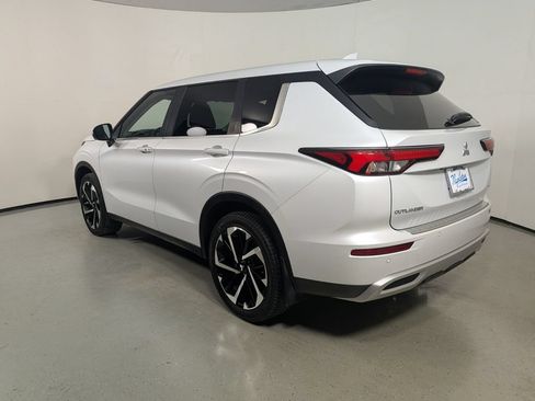 Used 2022 Mitsubishi Outlander SE FWD image 6