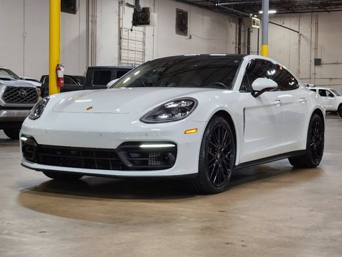 Used 2022 Porsche Panamera image 4