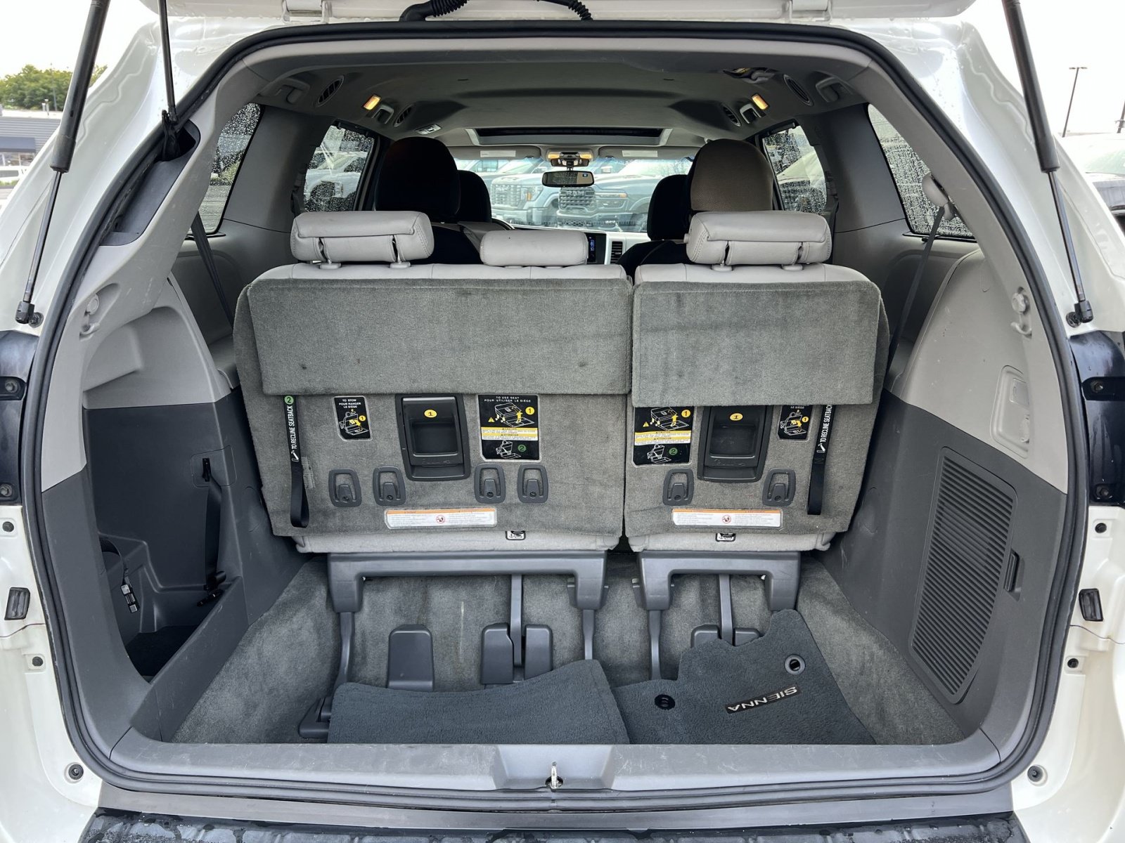 Used 2016 Toyota Sienna XLE w/ XLE Navigation Package FWD image 27