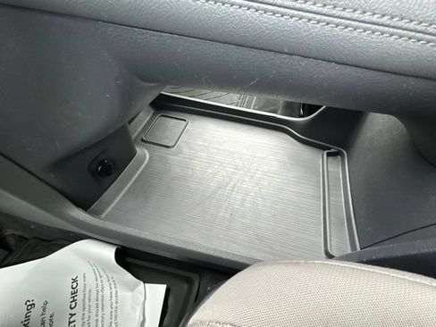 Used 2023 Toyota Sienna LE FWD image 55