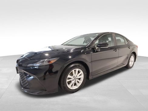 Used 2025 Toyota Camry LE FWD image 8