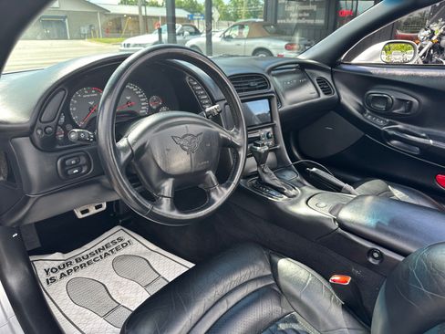 Used 1998 Chevrolet Corvette Convertible w/ Performance Handling Pkg RWD image 19