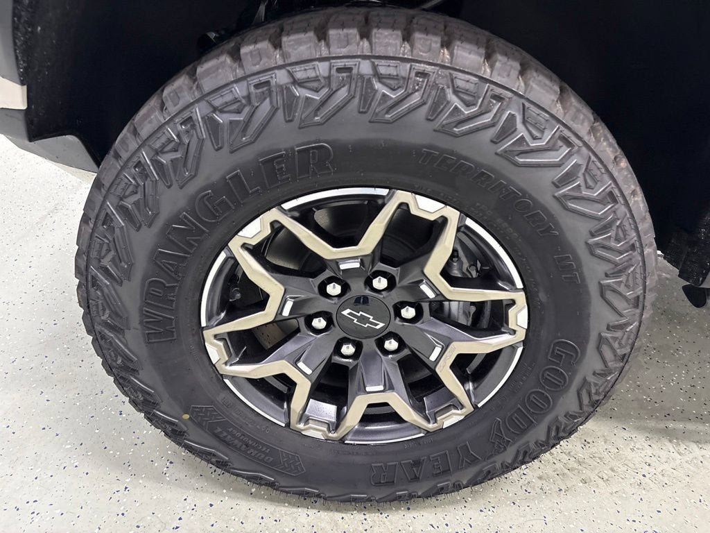 New 2026 Chevrolet Colorado ZR2 w/ Technology Package AWD/4WD image 12