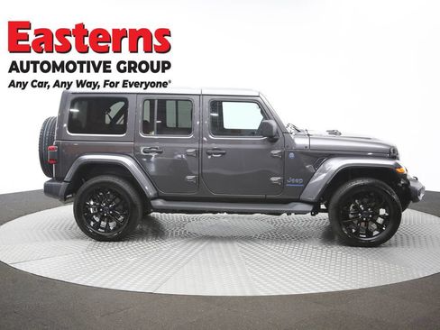 Used 2025 Jeep Wrangler Unlimited Sahara AWD/4WD image 41