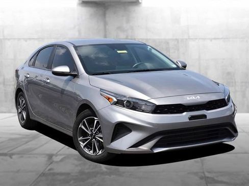 Used 2024 Kia Forte LXS w/ LXS Technology Package FWD image 2