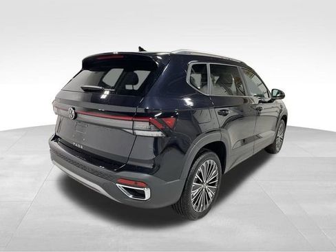 New 2026 Volkswagen Taos SE FWD image 5