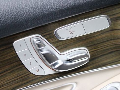 Used 2018 Mercedes-Benz GLC 300 w/ Multimedia Package image 9