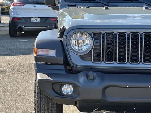 Used 2025 Jeep Wrangler Sport S image 8