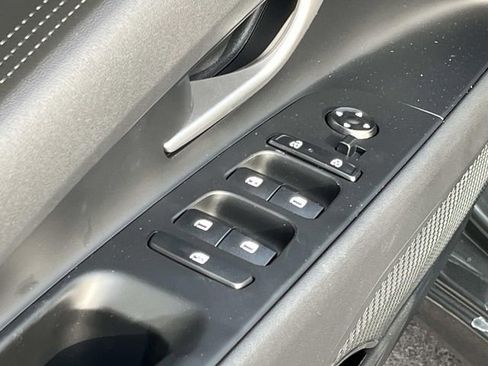 New 2026 Hyundai Elantra SE FWD image 23