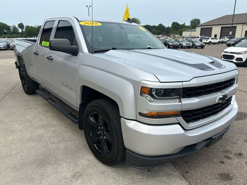Used 2018 Chevrolet Silverado 1500 Custom w/ Custom Convenience Package AWD/4WD image 5