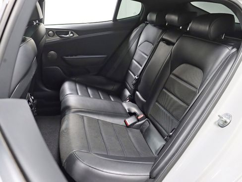 Used 2018 Kia Stinger GT2 image 28