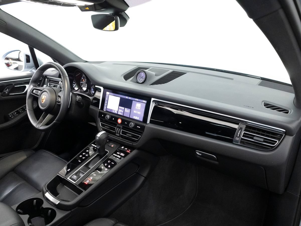 Certified 2024 Porsche Macan AWD/4WD image 25