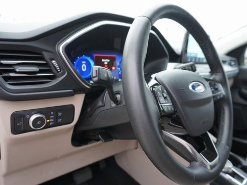 Certified 2022 Ford Escape Titanium image 12