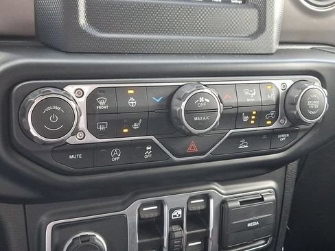 Used 2022 Jeep Gladiator Sport AWD/4WD image 17