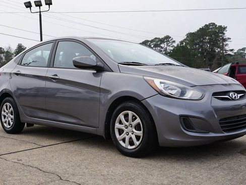 Used 2014 Hyundai Accent GLS image 2
