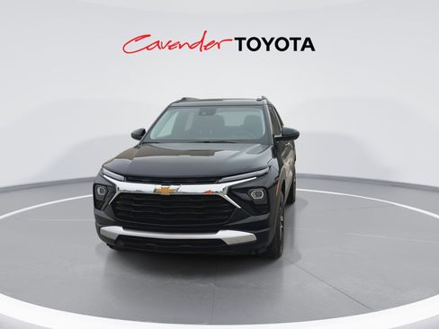 Used 2025 Chevrolet TrailBlazer LT AWD/4WD image 3