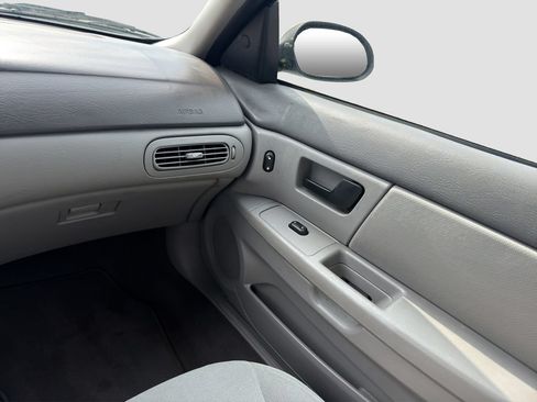 Used 2003 Ford Taurus SE FWD image 26