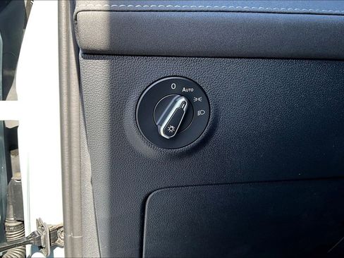 New 2026 Volkswagen Taos SE image 16