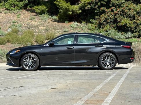 Certified 2025 Lexus ES 300h w/ Premium Package image 8