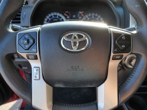 Used 2016 Toyota 4Runner SR5 AWD/4WD image 25