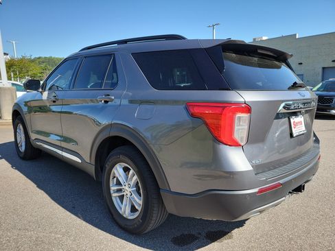 Used 2022 Ford Explorer XLT w/ Equipment Group 202A AWD/4WD image 3