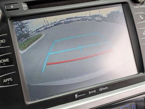 Used 2018 Toyota Highlander XLE FWD image 12