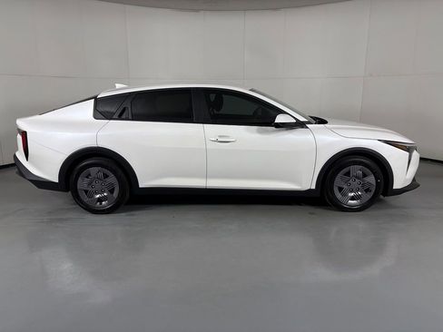 New 2026 Kia K4 FWD image 8