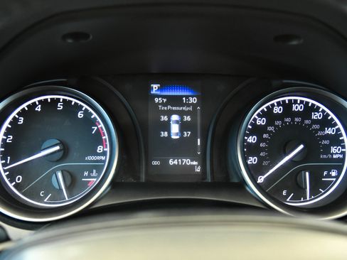 Used 2022 Toyota Camry SE FWD image 27