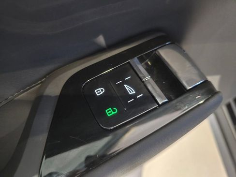 Certified 2025 Volvo EX90 Plus image 23