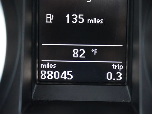 Used 2011 Volkswagen Golf 2-Door FWD image 15