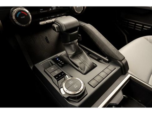 Certified 2026 Toyota Tacoma SR5 AWD/4WD image 24