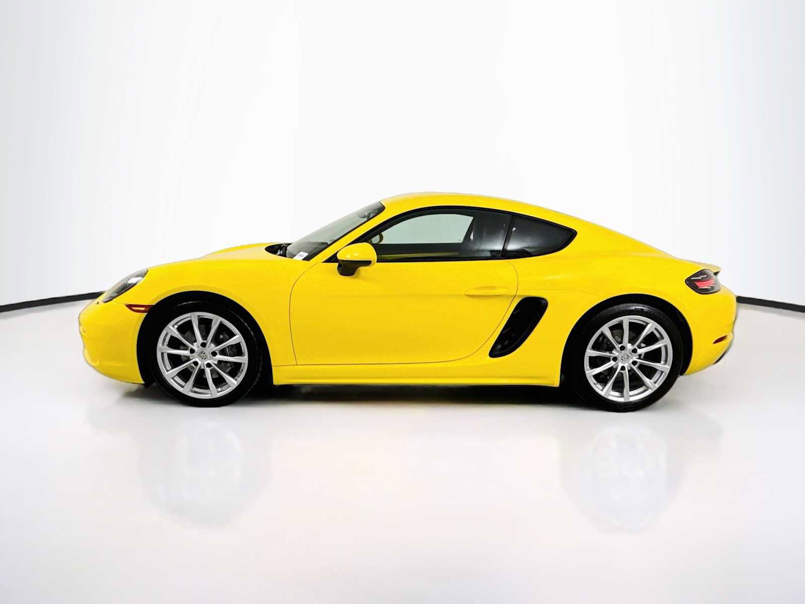 Certified 2023 Porsche 718 Cayman RWD image 2