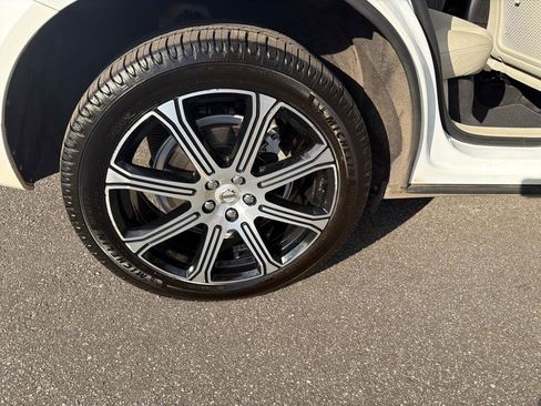 Used 2018 Volvo XC60 T8 Inscription w/ Luxury Seat Package image 39